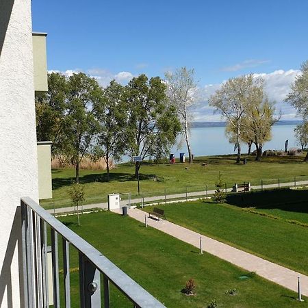 Lelle Resort B20 Balatonlelle Bagian luar foto