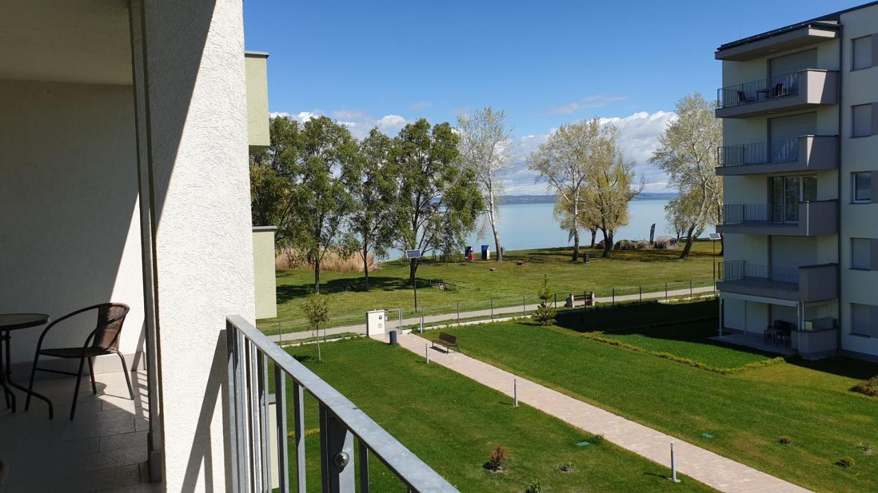 Lelle Resort B20 Balatonlelle Bagian luar foto