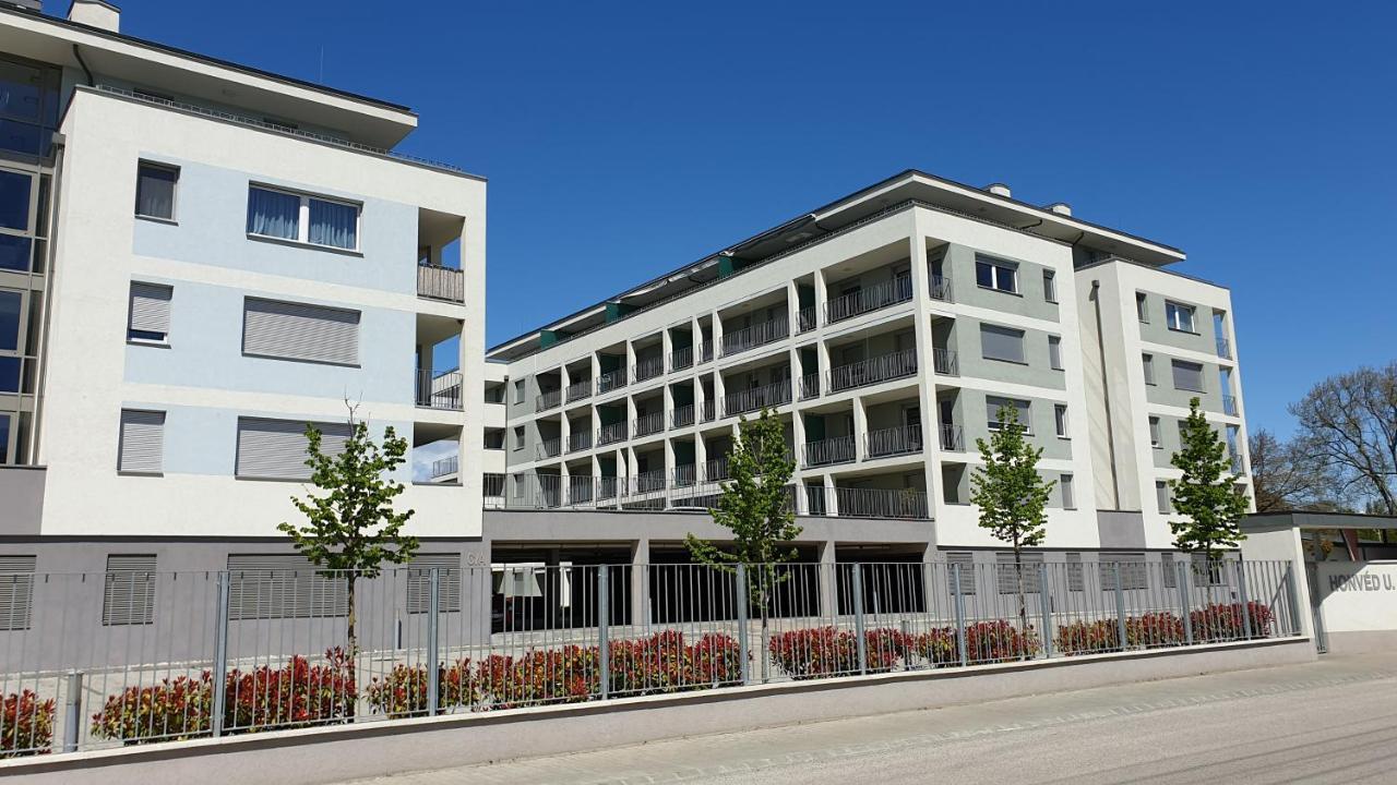 Lelle Resort B20 Balatonlelle Bagian luar foto