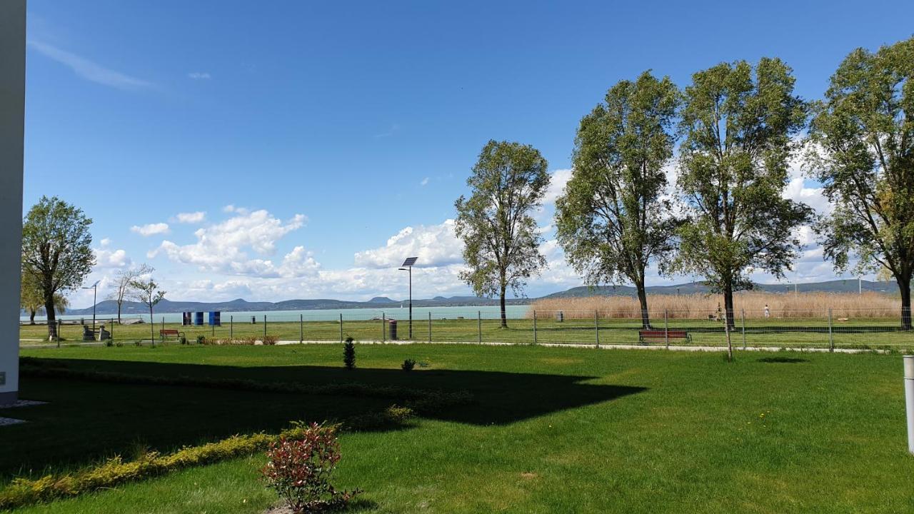 Lelle Resort B20 Balatonlelle Bagian luar foto