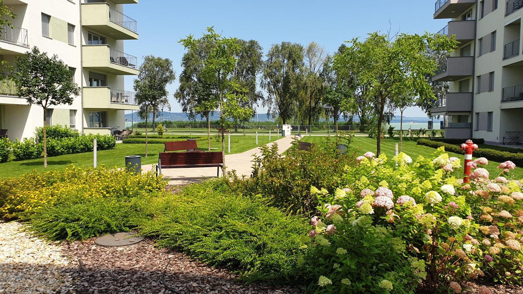 Lelle Resort B20 Balatonlelle Bagian luar foto