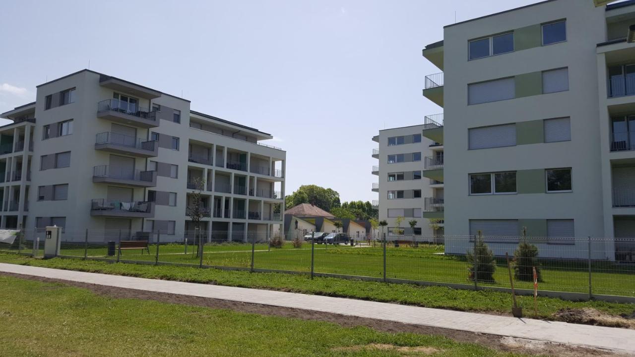 Lelle Resort B20 Balatonlelle Bagian luar foto
