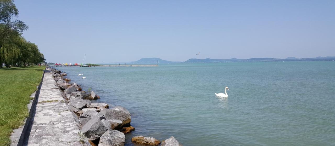 Lelle Resort B20 Balatonlelle Bagian luar foto
