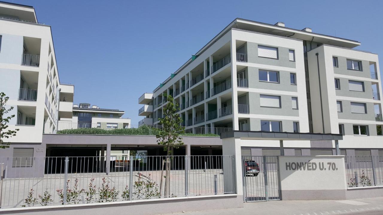 Lelle Resort B20 Balatonlelle Bagian luar foto