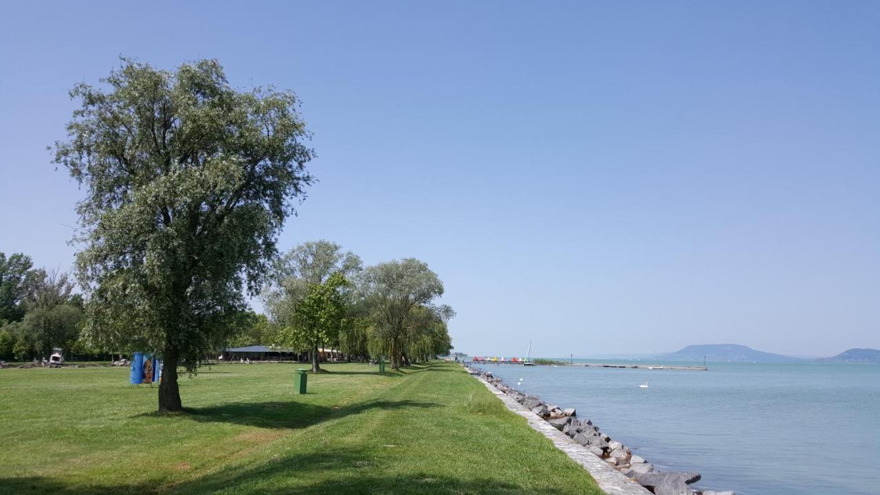 Lelle Resort B20 Balatonlelle Bagian luar foto