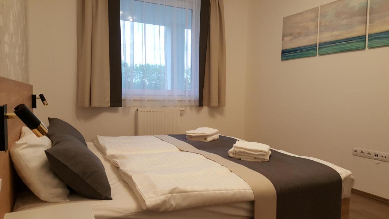 Lelle Resort B20 Balatonlelle Bagian luar foto