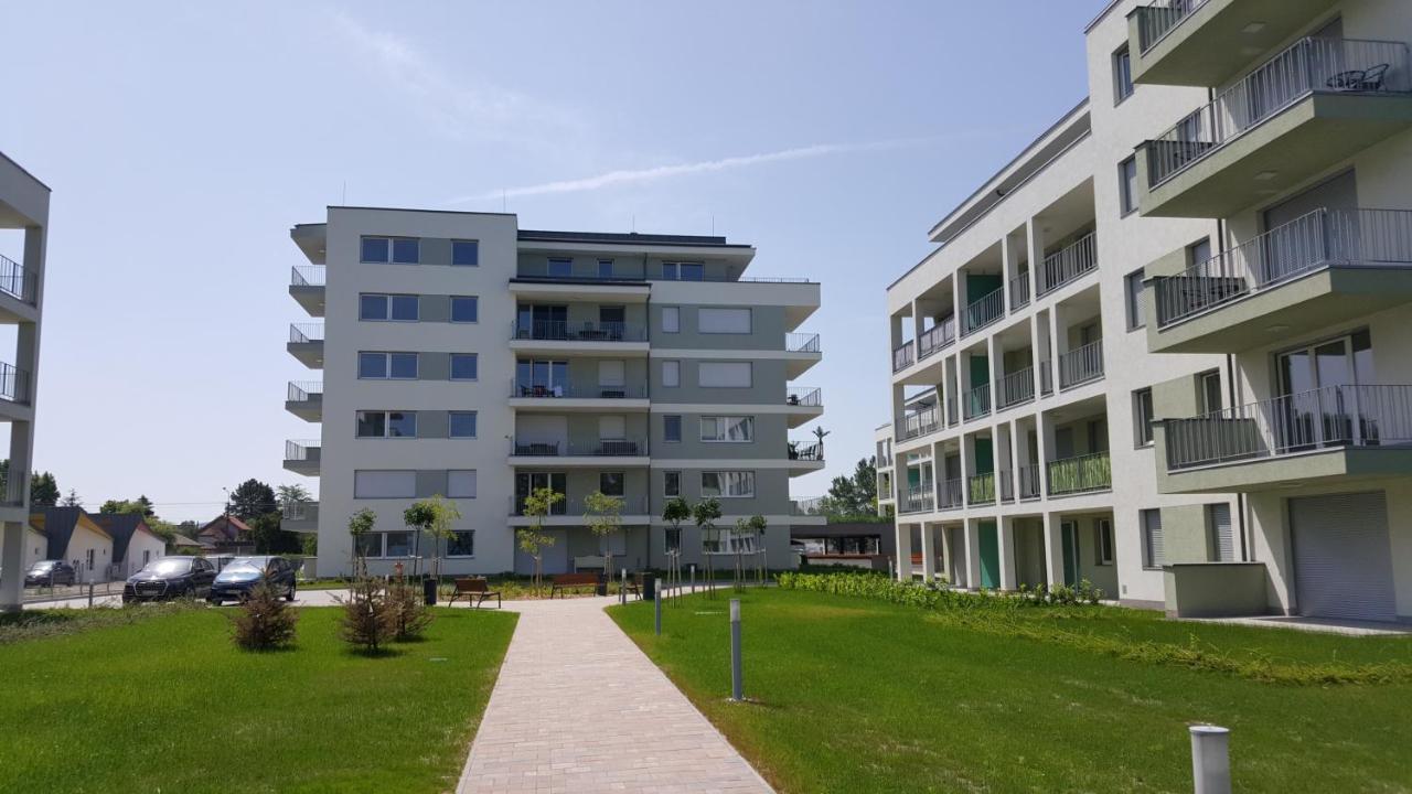 Lelle Resort B20 Balatonlelle Bagian luar foto