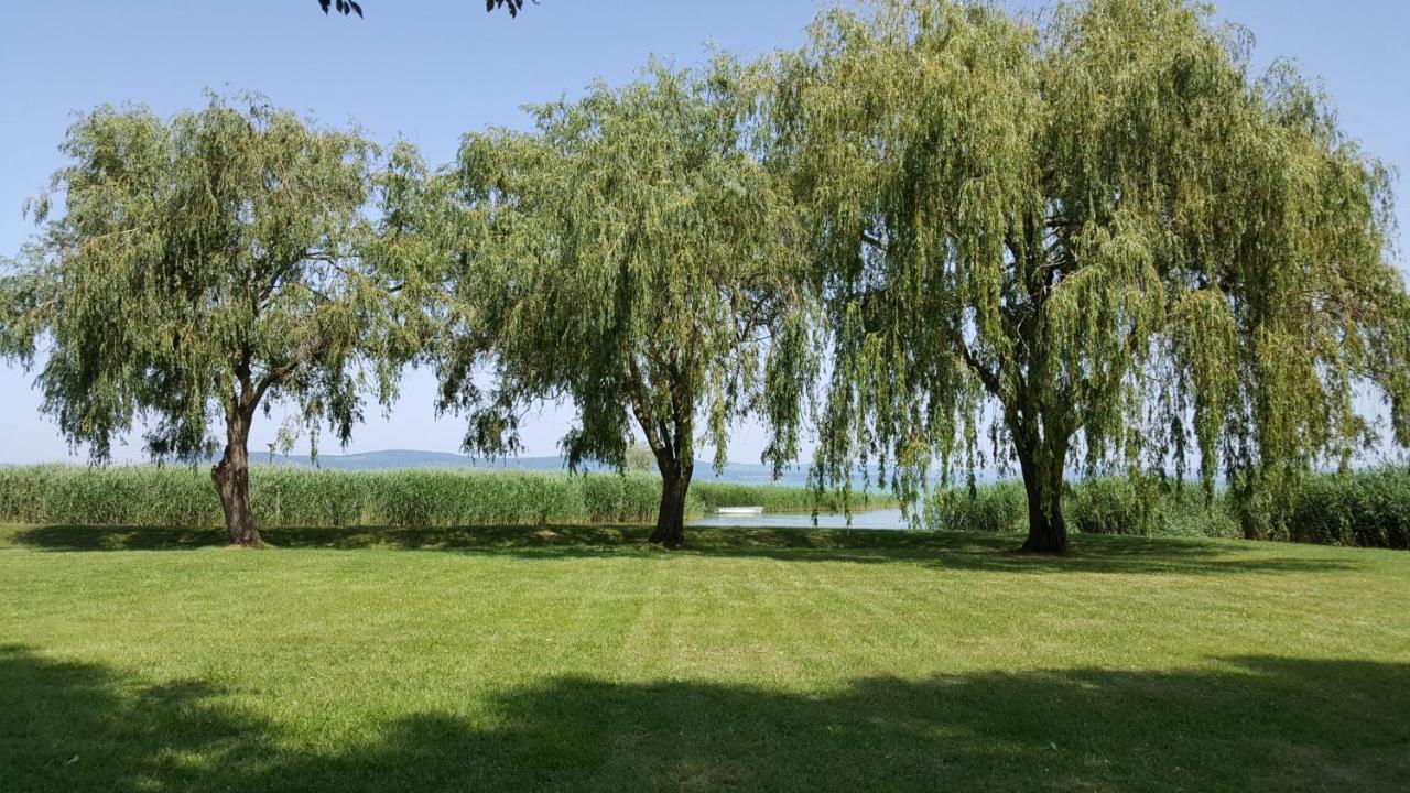 Lelle Resort B20 Balatonlelle Bagian luar foto
