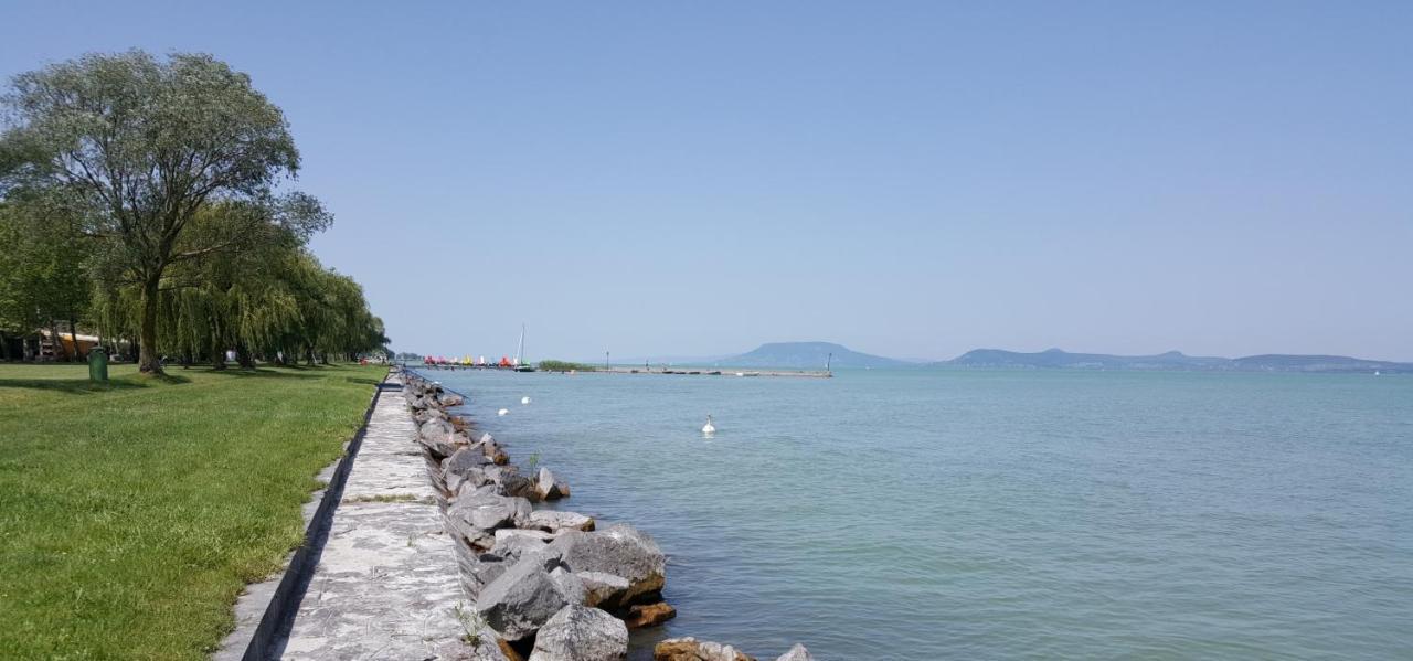 Lelle Resort B20 Balatonlelle Bagian luar foto